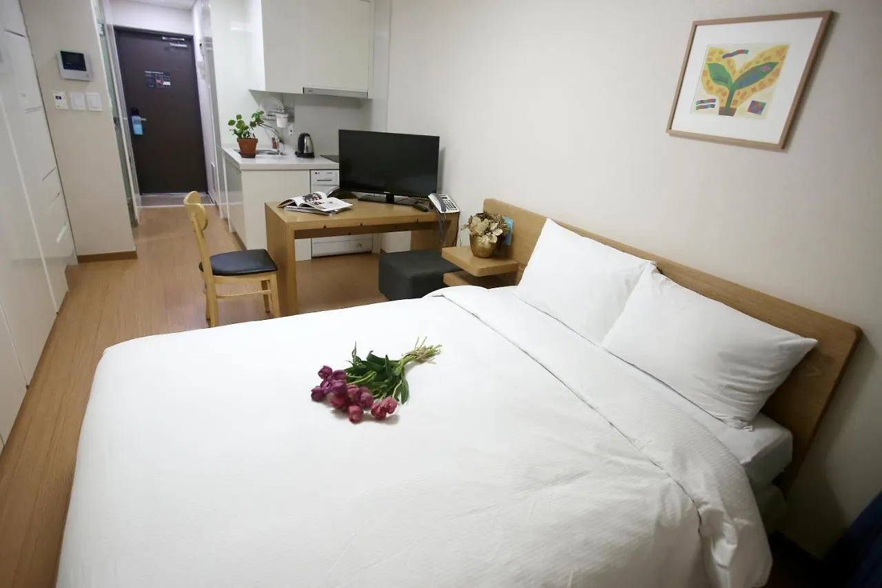 Navi Hotel Residence Seoul 3*,